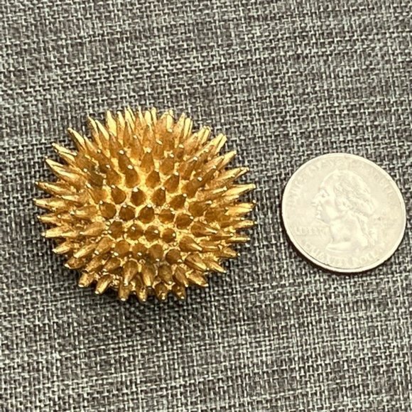 Sea Urchin Pin Brooch Gold Round Domed Spiked Vintage Retro Mod MCM Textured - Picture 1 of 5